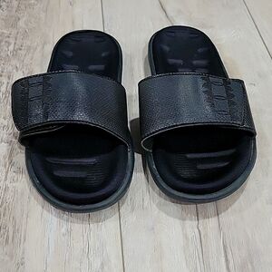Under Armour slide youth size 5